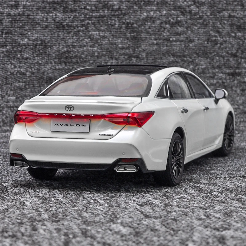 1:18 Toyota Avalon литая под давлением Модель автомобиля игрушки Металлическая Модель автомобиля оригинальная коробка