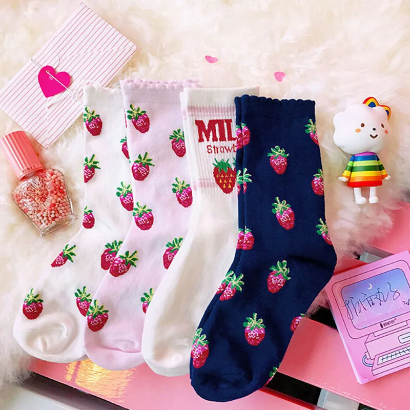 Модные красивые хлопковые носки с буквенным принтом клубники; Kawaii; осенние короткие носки; Новинка