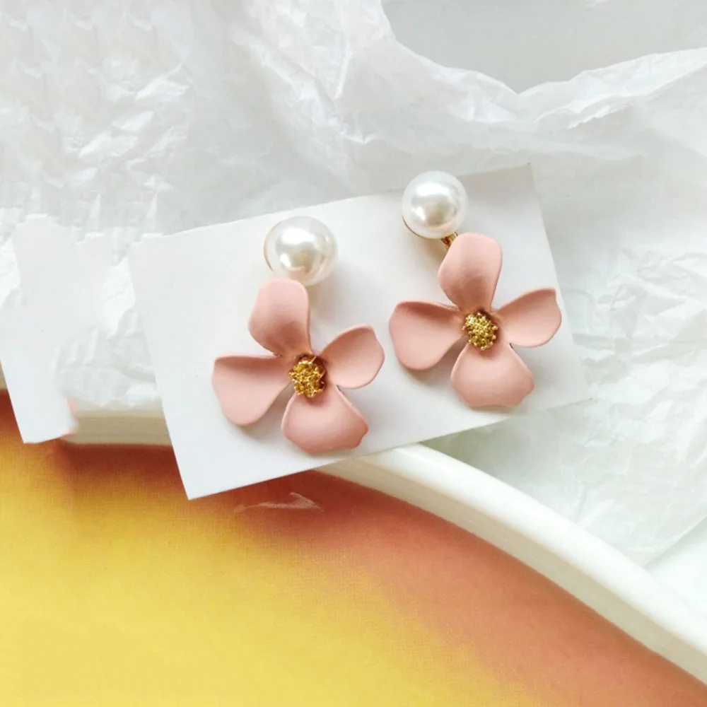 

Simple Clip Earrings For Women White Flower Earring Spray Paint Ear Cuff Earings Without Piercing Non Pierced Plant Jewelry