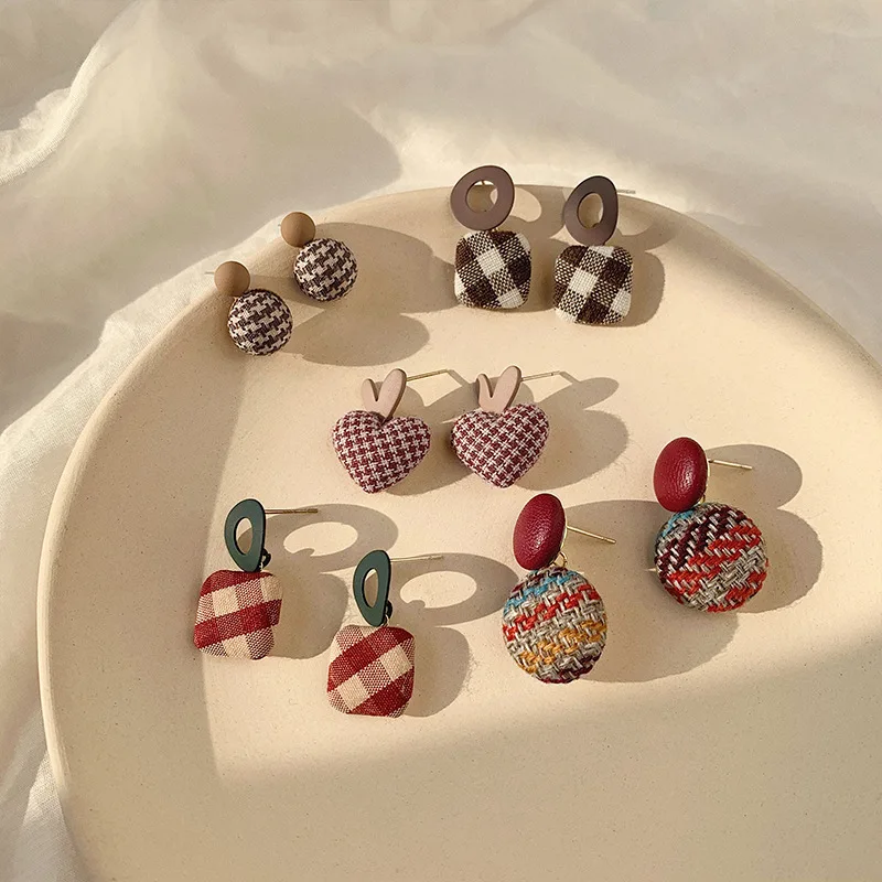 

New Simple Fashion Creative Plaid Cloth Geometric Earrings Trendy Elegant Sweet Heart Round Stud Earrings for Women Girl Jewelry