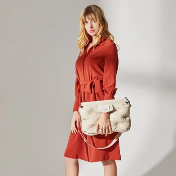 

2020 New Cloud Bag Space Cotton Pillow Handbag Down Handbag Large Capacity Shoulder Messenger Bags Ladies Fashionable Purses sac