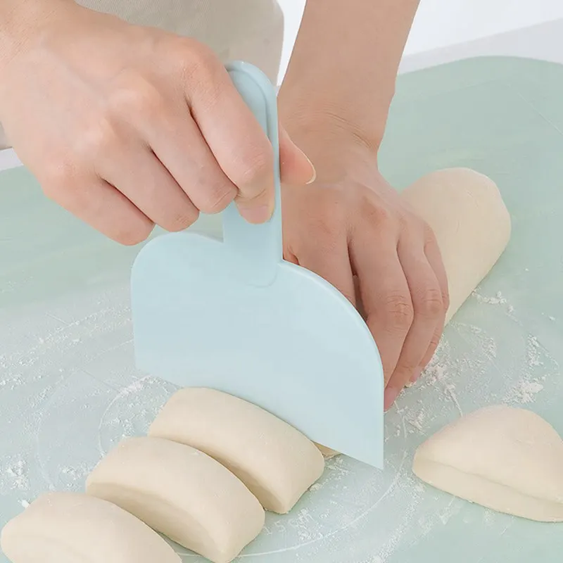 

16 Colours Cutter Pastry Bread Dough Cutter Multifunctional Plastic Dough SpoonsKitchen Spatula Scraper DIY Scrapers Cake Decors