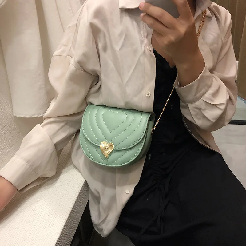 

The new 2019 fashion Hong Kong retro saddle bag simple one-shoulder Messenger bag love chain