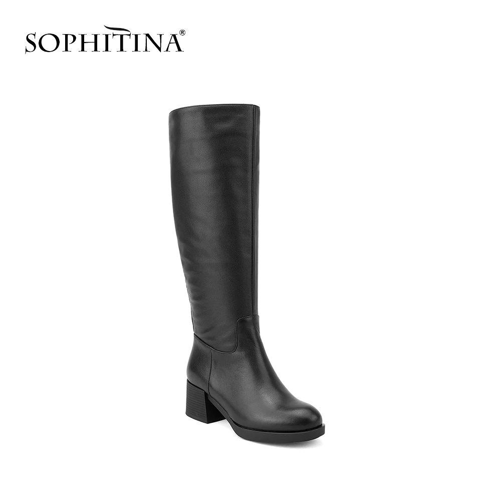 SOPHITINA/Сапоги женские на осень и зиму. Женские сапоги с широками голенищами для полной ноги. Модель из натуральной замши. Элегантная обувь с украшением и рабочим молнием на заднем голенище на среднем каблуке. BA21