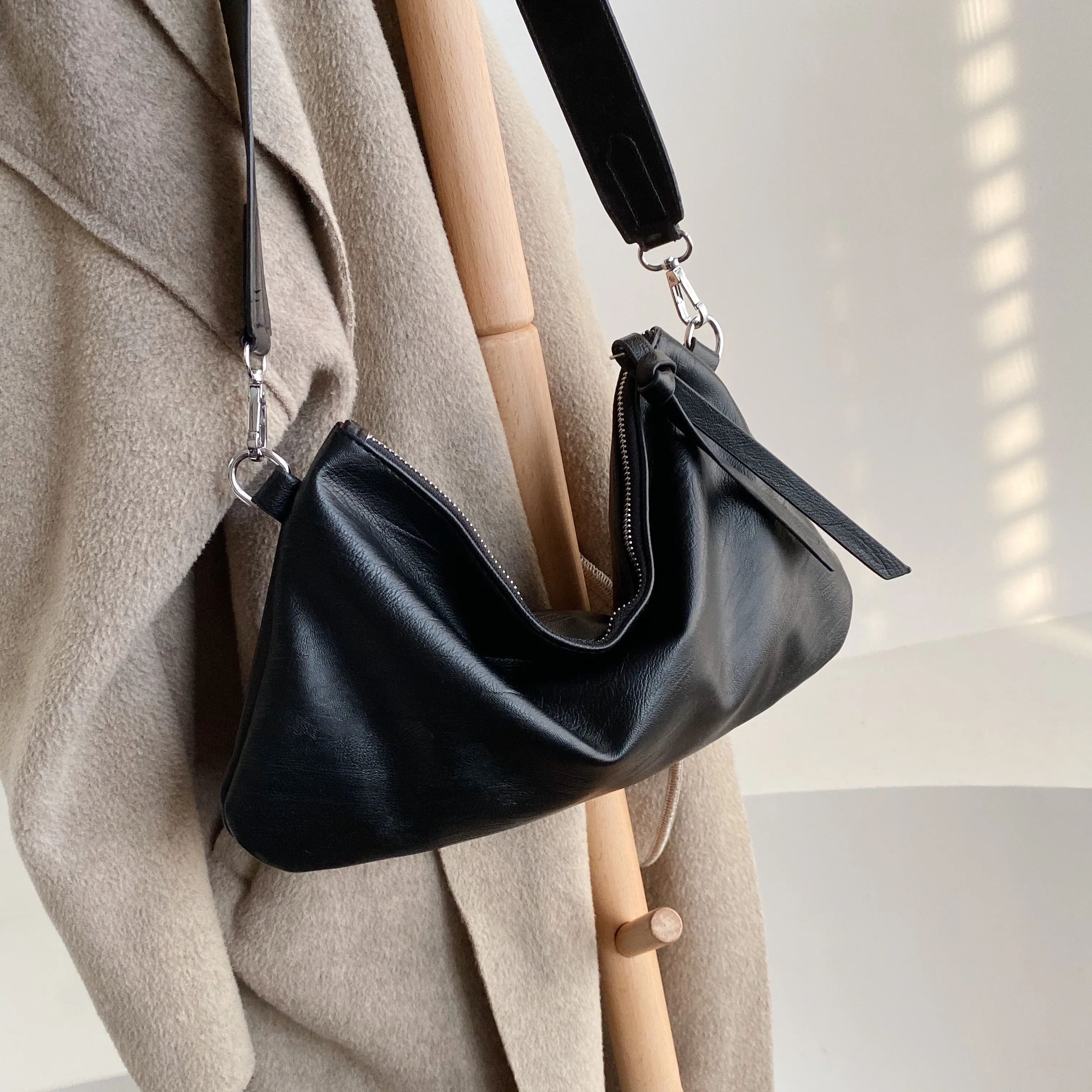 

Solid Color PU Leather Crossbody Bags For Women 2019 Fashion Simple Shoulder Messenger Bag Female Travel Handbags