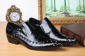 

fashion Fashion men's show shoes pointed business casual shoes flat with rivets Korean gold leather shoes hair stylist shoes