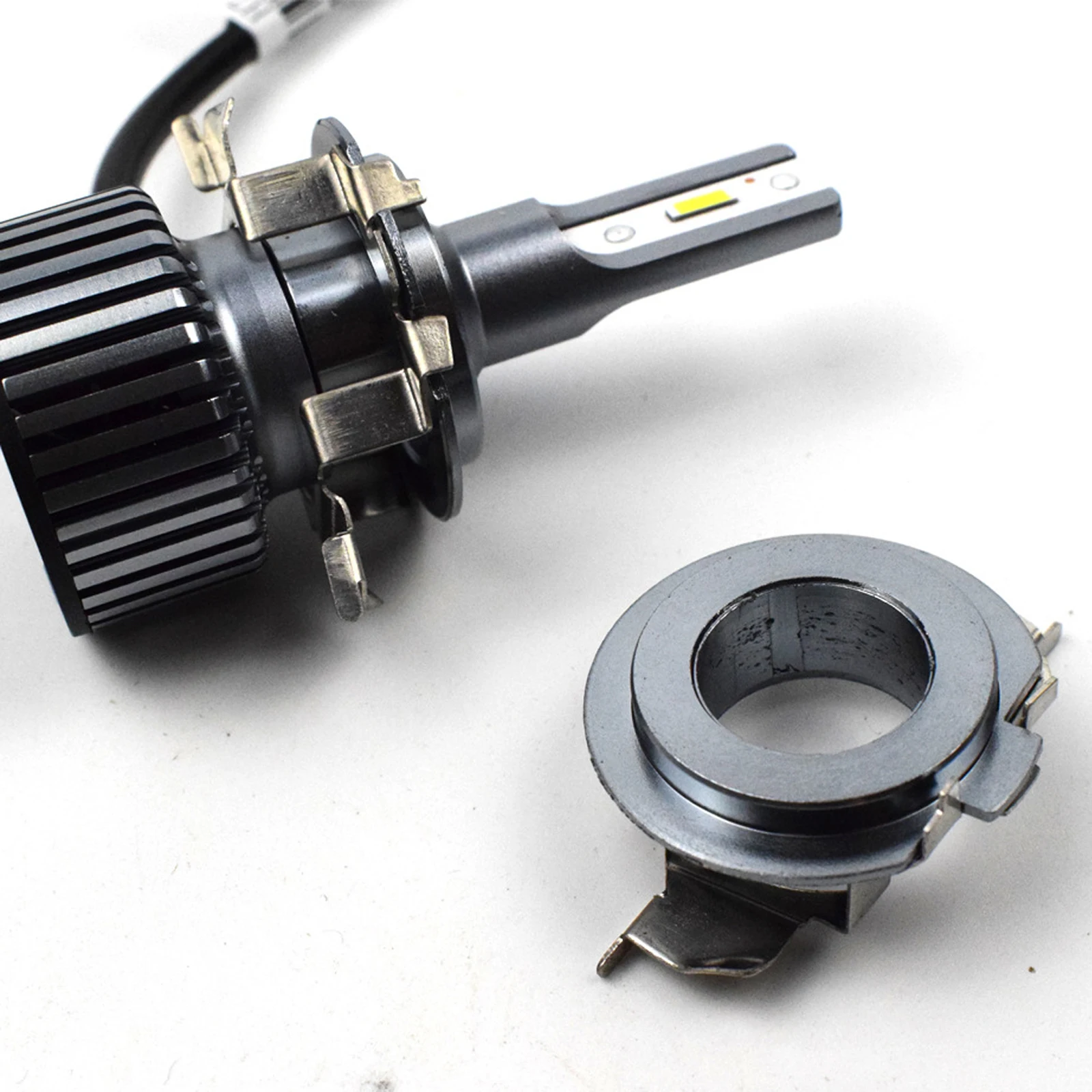 2Pcs H7 LED Headlight lamp Adapter Socket Base Retainer Holder For BMW/Audi/Bens/VW/Buick/Nissan/Volvo Ford Explorer Ben.z ML350 headlight holder led lamp bulb base led headlight light holder led lamp bulb lamp holder light bulb socket socket connector plug adapter
