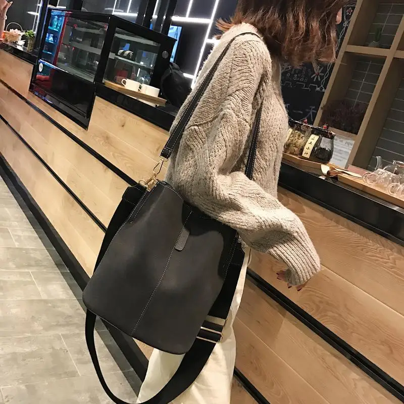

Messenger bag Women Bucket Shoulder Bag large capacity vintage Matte PU Leather lady handbag Luxury Designer bolsos mujer Black