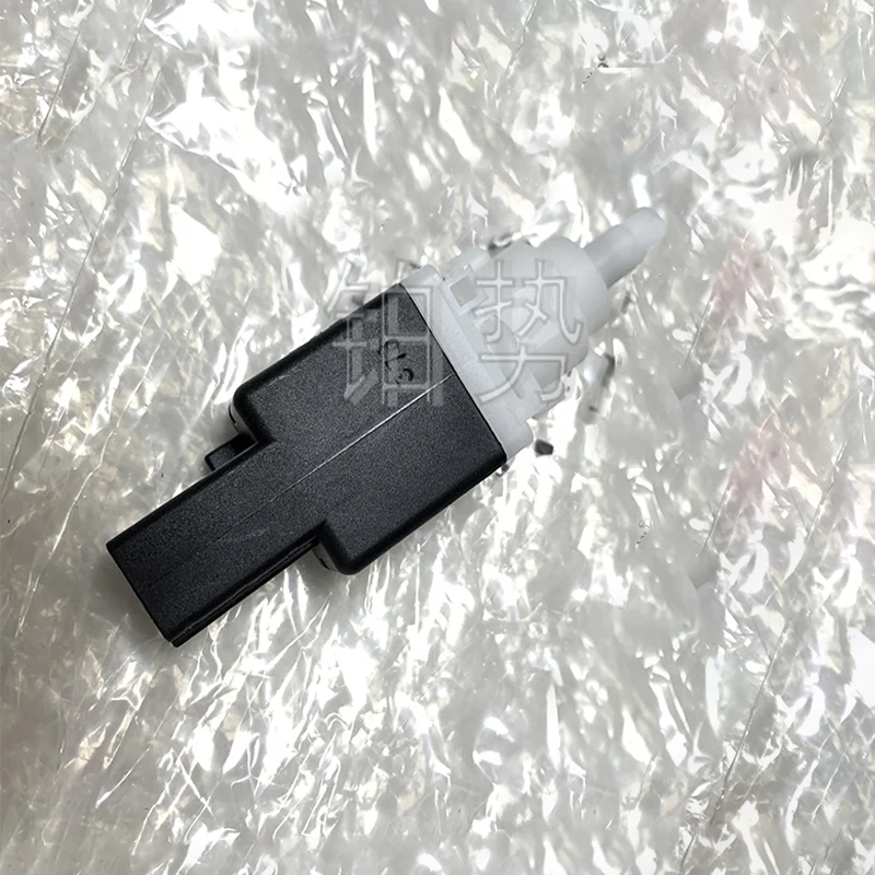 

Car Push button switch 2011-Fer rar iF4 30C hal len geC ali for nia Mas era tiGT High brake light switch Brake pedal button
