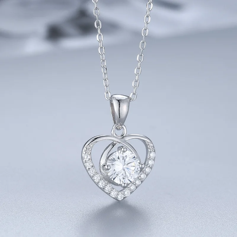 

CR Jewelry Korean New Diamond Necklace S925 Sterling Silver Jewelry Fashion Hollow Heart Pendant Clavicle Chain Manufacturer