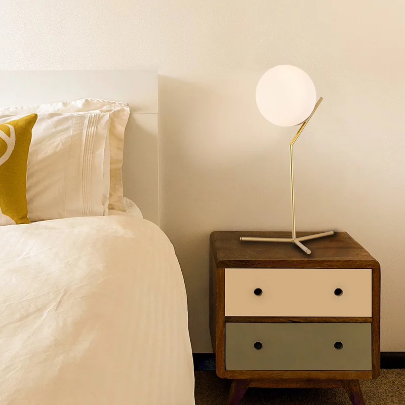 

Northern European-Style Bedroom Bedside Table Lamp Minimalist Modern Study Lamp Hotel Room Lamp Creative Model Room Decorative T
