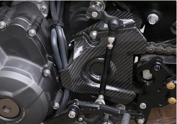 

For Yamaha MT09 FZ09 carbon fiber modified chain cover shell small tooth cover