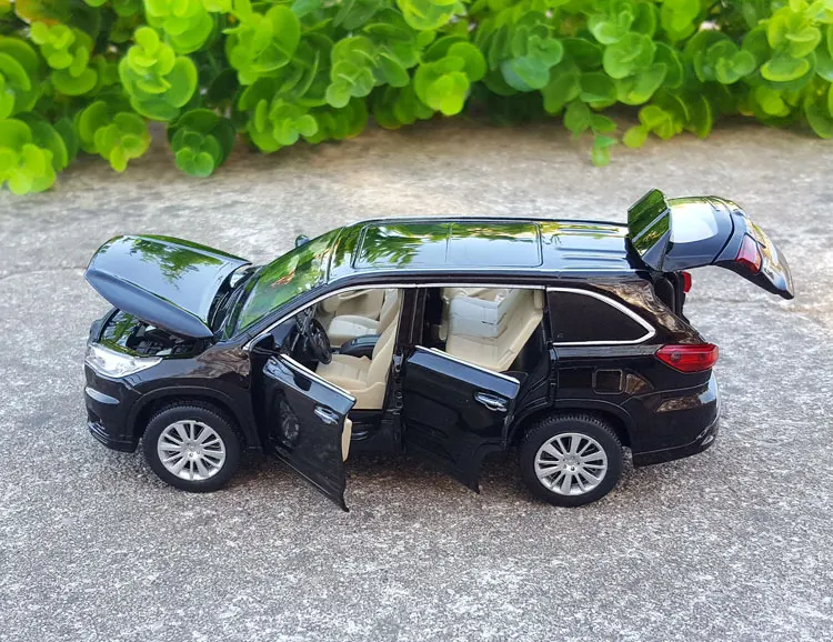 Лицензионная коллекция из сплава и металла в масштабе 1:32 фотосессия для TOYOTA
