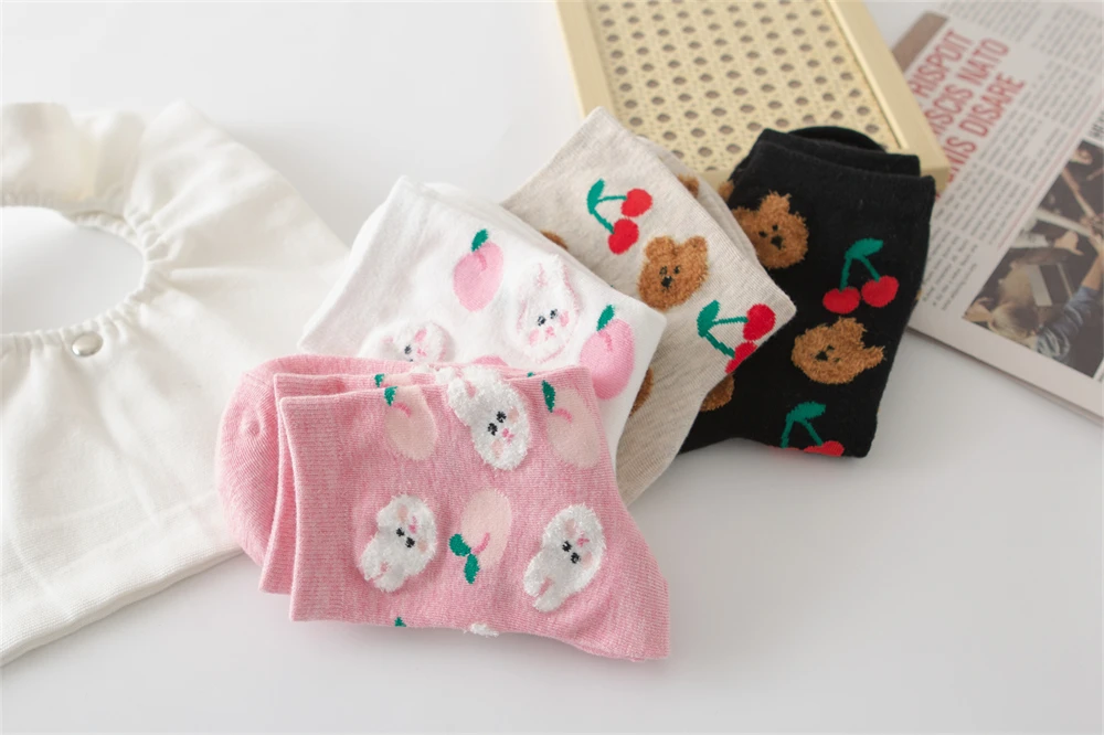 Neue Chic Mädchen Niedlichen Cartoon 3D Haarigen Feder Garn Kaninchen Bär Pfirsich Kirsche Weiche Baumwolle Casual Socken Adrette Dropship – Detail 15