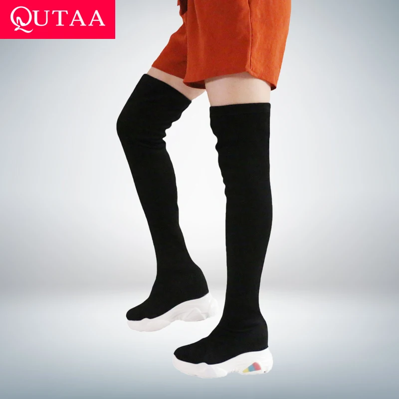 QUTAA/2021 г. Эластичные женские ботфорты из флока на танкетке осенне-зимняя