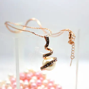 

Rotating Pearl Necklace Beautiful Shining Suitable for Women Birthday Party Surprise Gift