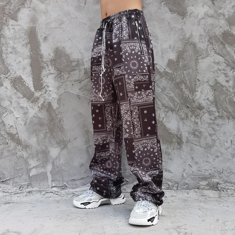 Urban Renewal Remade Pieced Bandana Pant | Urban Outfitters Japan -  Clothing, Music, Home & Accessories