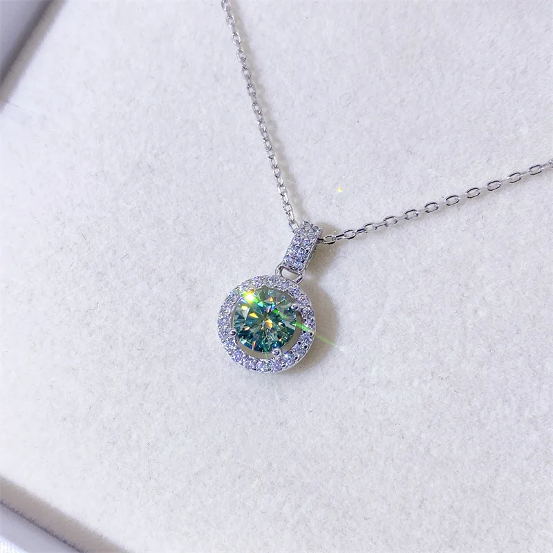 

Green Color Moissanite Pendant Necklace S925 Sterling Silver Chain for Women Classic White Gold Plated Fine Jewelry
