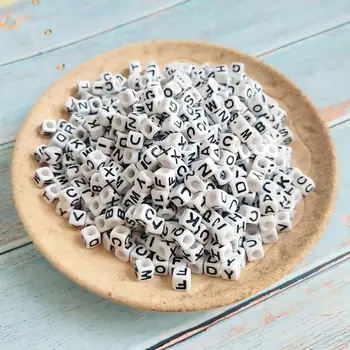 Beste 6*6MM Wit met zwarte Initial Acryl Letter Kralen 100pcs Big Hole Plastic Alfabet Engels Karakter Spacer losse Kralen