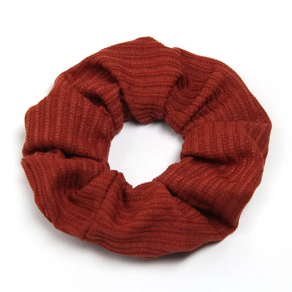 Рисунок 6 - Женская однотонная вязаная повязка