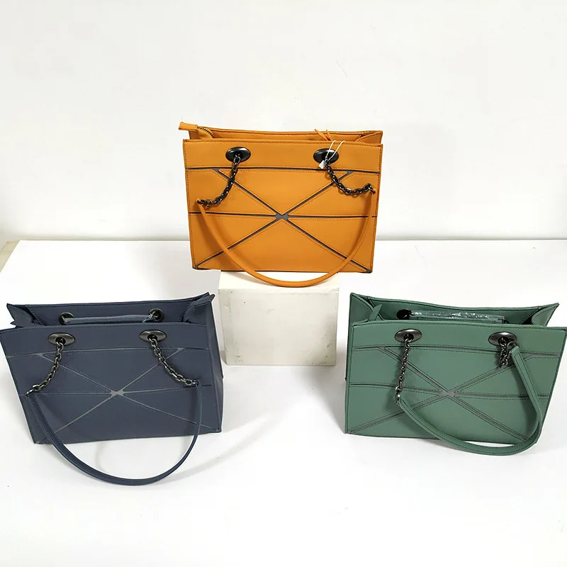 

New Korean Version Fashionable Temperament, Large Capacity Leather Bag, Leather Striped Chain Bag