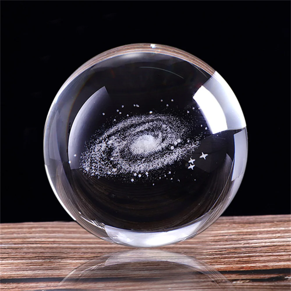 Sfera Di Cristallo K9 Con Galassia Incisa – Diametro 60 Mm – Base Metallica Dorata – Decorazione E Accessorio Fotografico