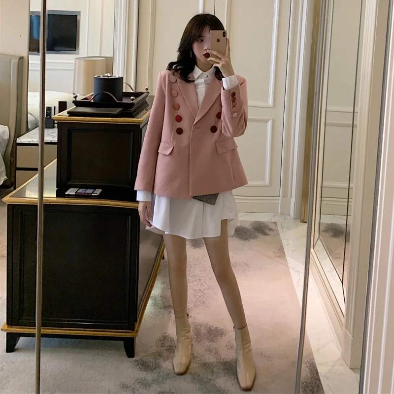 

Photo Shoot 2019 Autumn Casual Brass Buckle Pink Suit Jacket + chen yi qun Two-Piece Set