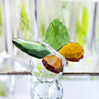 

H&D Crystal Flying Butterfly with Crystal Ball Base Figurine Collection Cut Glass Ornament Statue Animal Collectible Paperweight