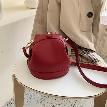 

Women's bag 2019 new Korean version of the single shoulder simple fashion women's bag slung casual small bag