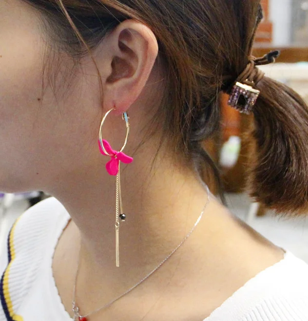 Aretes de mujer, современный дизайн, асимметричные серьги с цветами и кисточками, висячие серьги, ювелирные серьги, корейские серьги для женщин