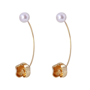 

European and American jewelry fashion personality metal irregular fold flowers inlaid pearl arc earrings earrings female