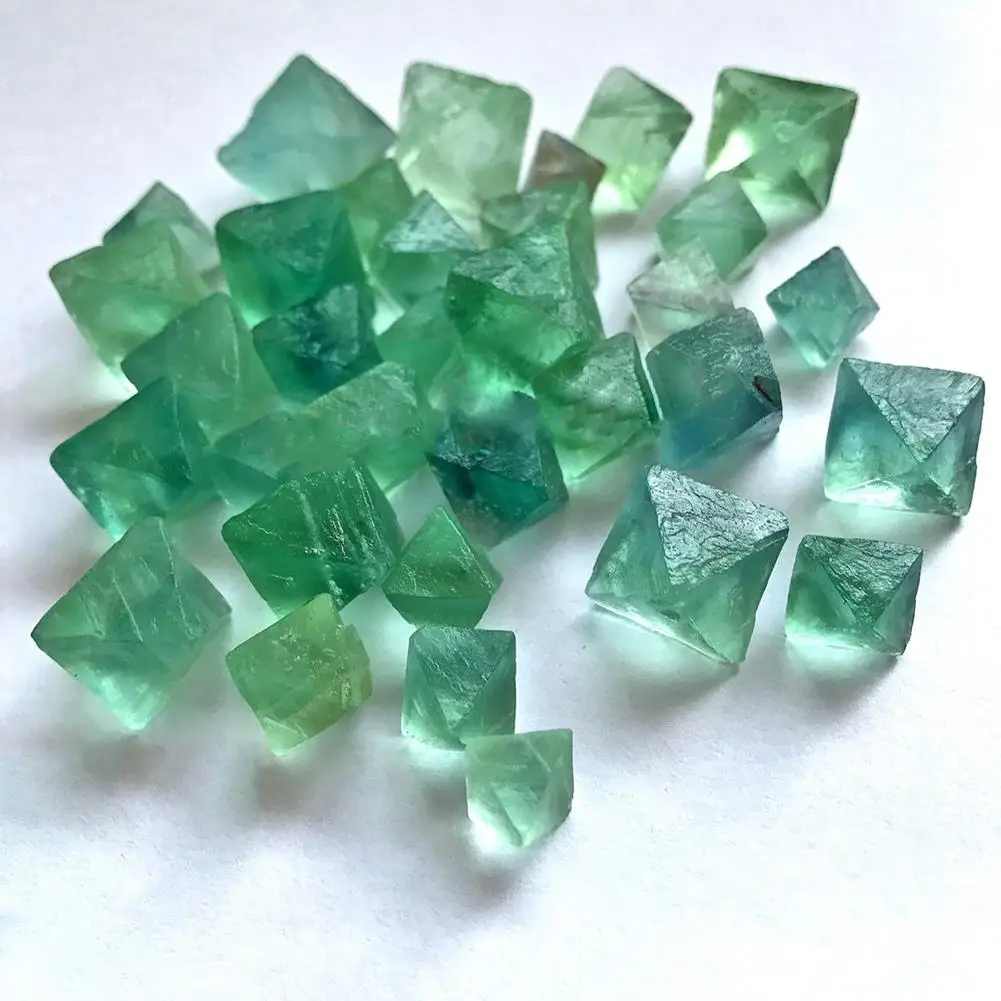 Натуральный октахедраль красочный флюорит сырье украшение из драгоценного камня тростника Украшение камень зеленый фиолетовый Коллекция камней кристаллы минерал