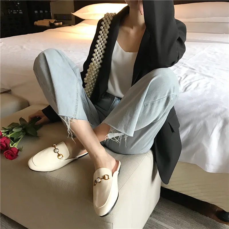 HTUUA/Брендовая женская обувь без задника; туфли на плоской подошве с металлической цепочкой; цвет черный, белый; осенние женские шлепанцы без застежки; лоферы; SX3353