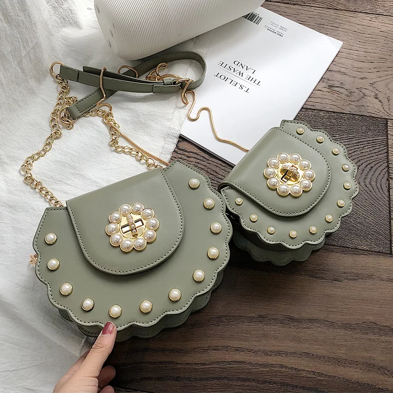 

PACGOTH Vintage PU Leather Imitation Pearls Messenger Bag For Women Party Club Big/Small Size Gold Chain Shoulder Bag, 1 Piece