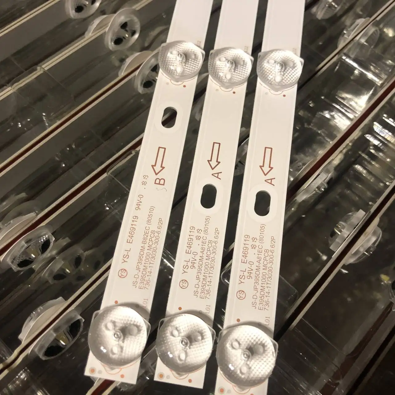 Description Picture 2 of itemLED Backlight Strip For D40-M30 40BF400 JS-D-JP395DM-A81EC JS-D-JP395DM-B82EC (80105) E395DM1000 MCPCB 40LEM-1043/FT2 K40DLJ12F