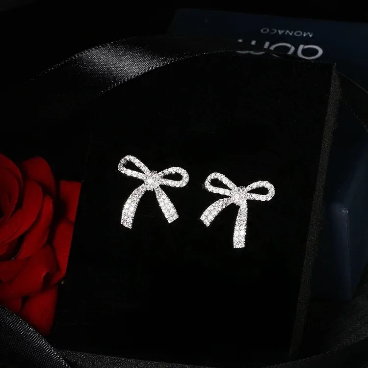 

Moissanite Diamond Ear Stud Simple Fashion Diamond Bow Ear Stud Fine Silver Anti-Allergy Ear Rings