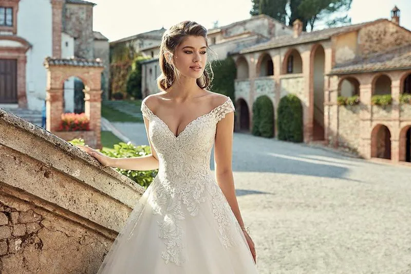 high-quality-gorgeous-sexy-off-shoulder-lace-wedding-dresses-2020-v-neck-applique-floor-length-wedding-dress-bridal-gowns-vestido-de-novia (2)