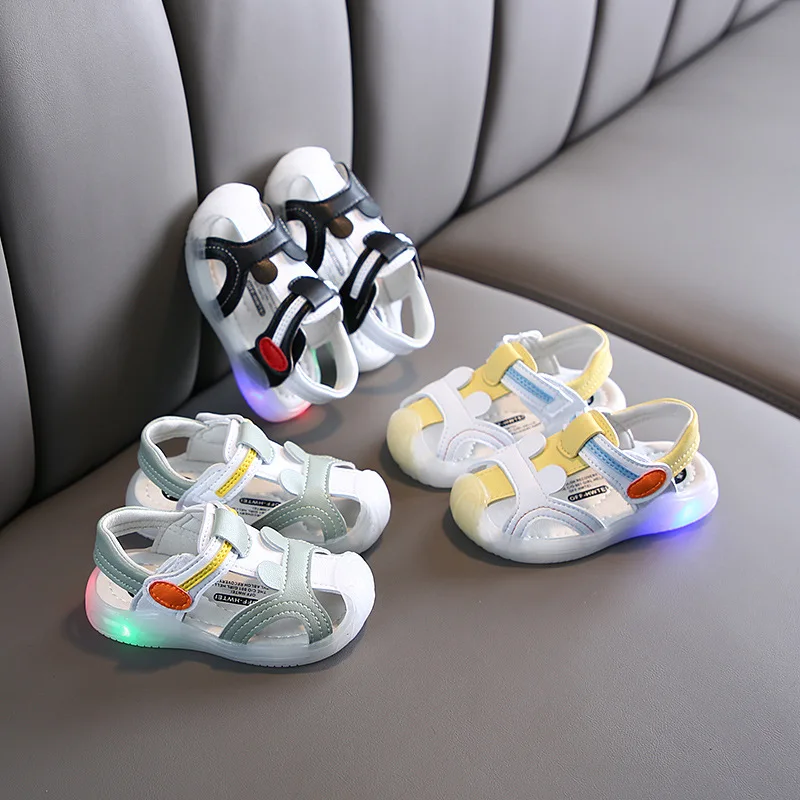 Летние сандалии для девочек Детская обувь с LED светильник Пляжная мальчиков