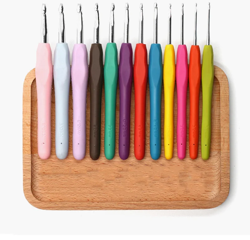 1Pcs 2 - 10mm Multicolor Knitting Needles Soft Grip Handle Yarn Crochet Hook Needle Yarn Weave Crochet Needles DIY Craft Tools