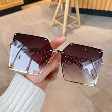 

New Women Girls Rivet Square Sunglasses Vintage Alloy Chain Frame Oversize Gradient Sunglasses Well-designed Accessories
