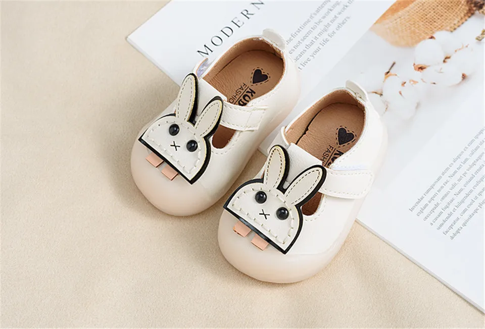 Spring and Autumn Baby Girls First Walkers Shallow Cartoon Baby First Walkers Soft Botton Leather Toddler Princess Shoes
