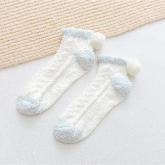 - White Light Blue SP& CITY/женские милые носки из кораллового флиса в стиле Харадзюку ярких цветов зимние плотные удобные носки до лодыжки домашние носки-тапочки, сохраняющие тепло - Цвет: - White Light Blue