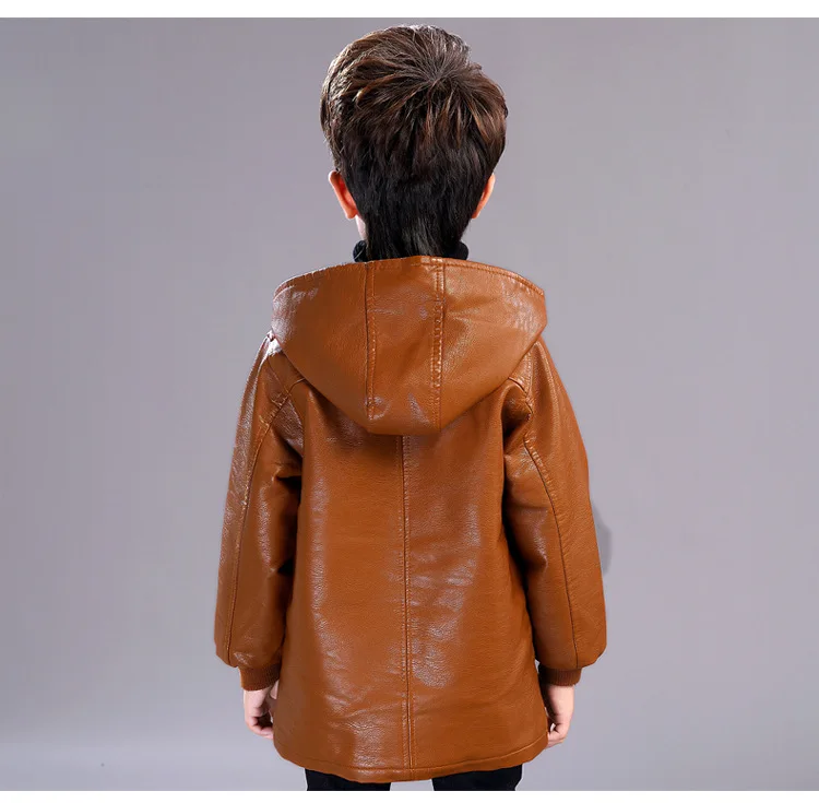 Зимняя кожаная куртка для мальчиков Детское пальто Новинка года, теплые бархатные Куртки из искусственной кожи с капюшоном для мальчиков модная верхняя одежда