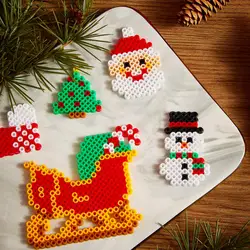 HappyFlute Cuentas de planchado 3D para manualidades, abalorios de 5mm con tablones de clavijas de Navidad para 6 + niños y niñas, regalo de actividades hecho a mano para aula, 1200 Uds.