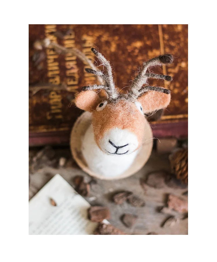 1 Piece Wool Felt Christmas Deer Head Home Hanging Decoration Nordic Modern in Living Room Desktop Craft Statue Figurines Gift