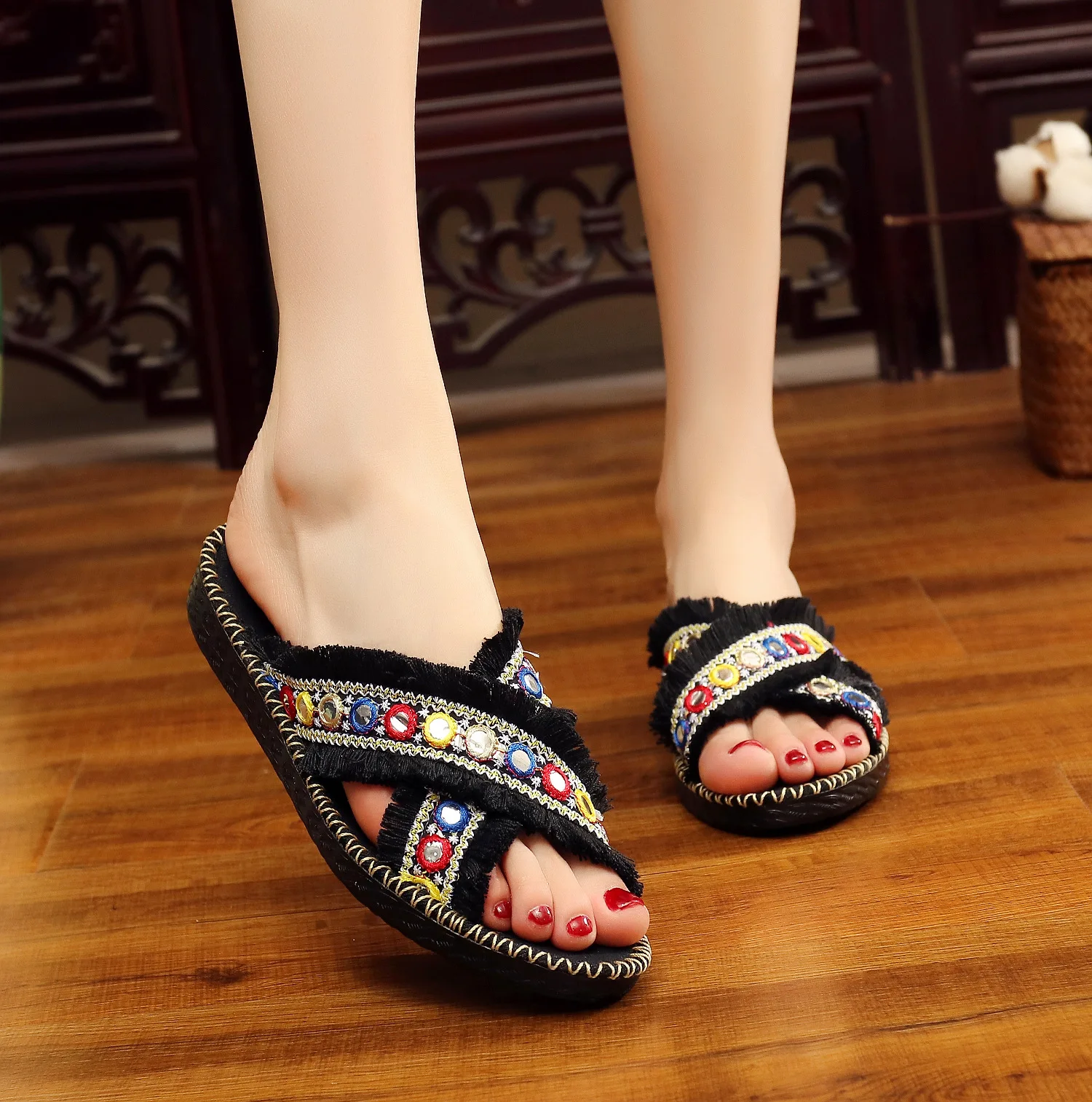 

Women New Summer Outdoor Slipper Flip Flops Female Casual Mid-heel Wedge Soft Bottom Indoor Comfortable Beach Shoe