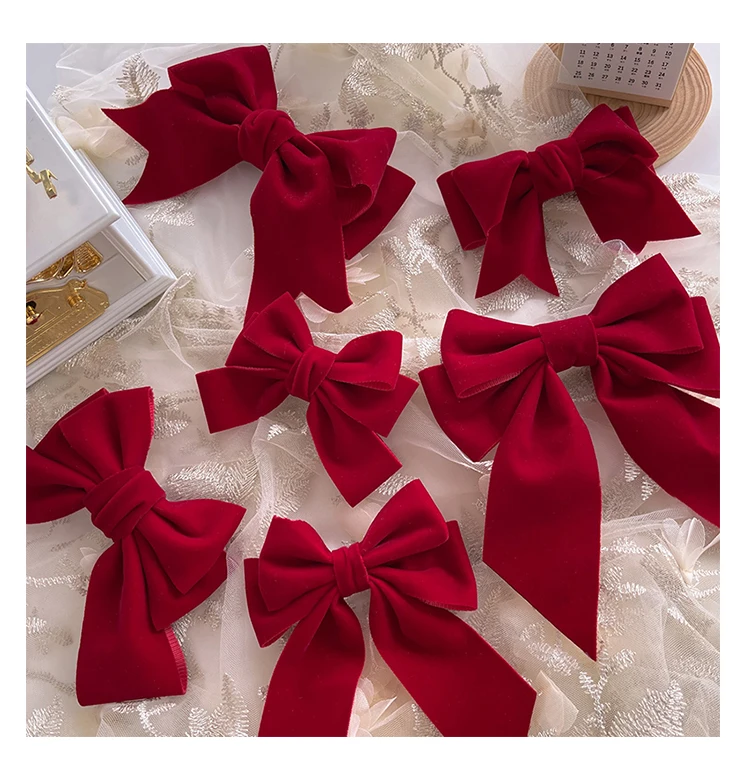 Рисунок 3 - бархатные заколки для волос с бантом