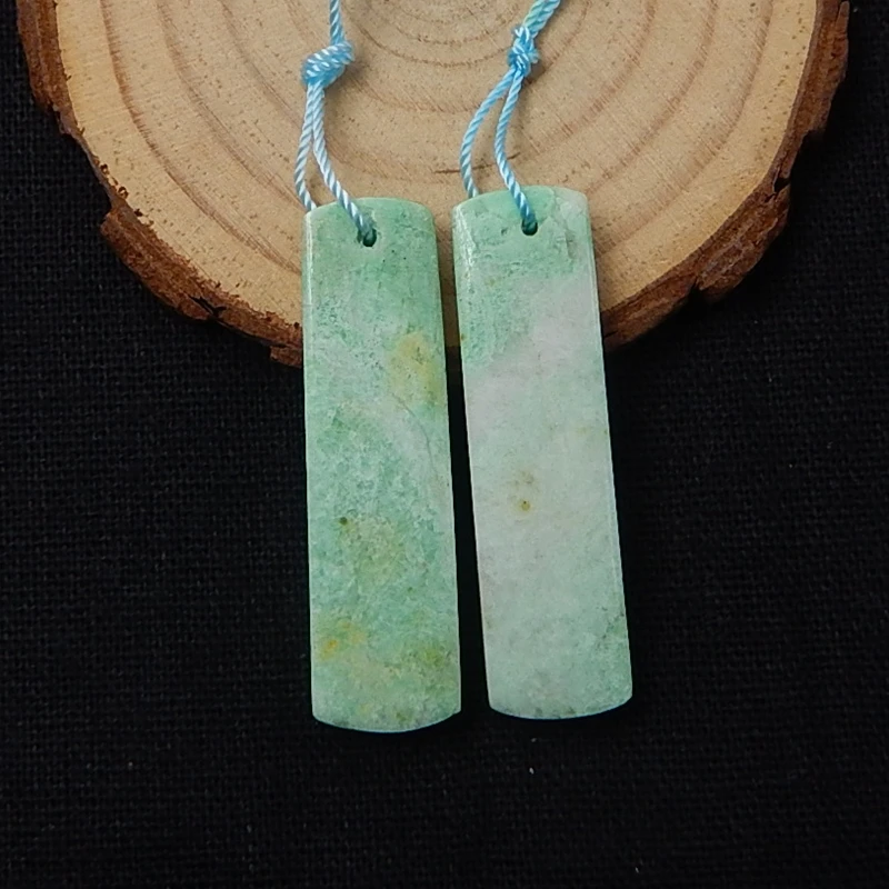 Sales 1Pairs Natural Stone Emerald Green Gemstone Fashion Earring Bead 42x11x5mm 10.16g