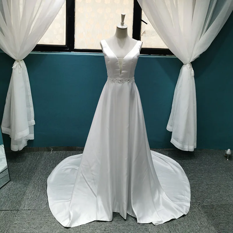 Женское атласное вечернее платье SSYFashion элегантное белое с открытой спиной и