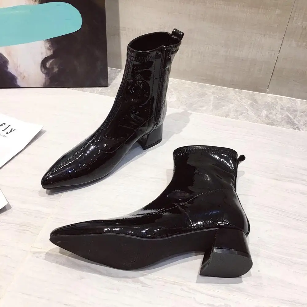 Bootee/женские осенние ботинки г. Обувь с острым носком кожаные зимние женские ботинки на массивном каблуке; роскошные дизайнерские женские ботинки на молнии с острым носком